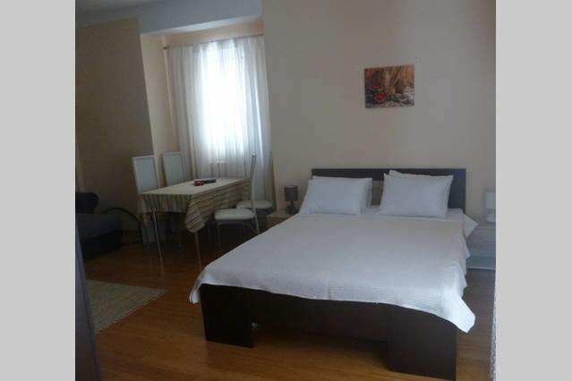 Roman Gardens Studio Apartment Risan Bagian luar foto